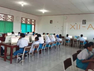 Pelaksanaan Sertifikasi Internasional Kemampuan Bahasa Inggris TOEIC 2023 di SMK Negeri Kesehatan Jayapura